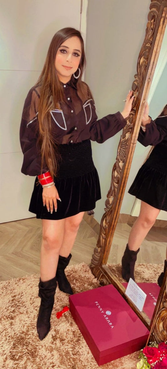 ARSHIYA BHATIA CHUGH IN TE ONYX FLAPPER SHIRT