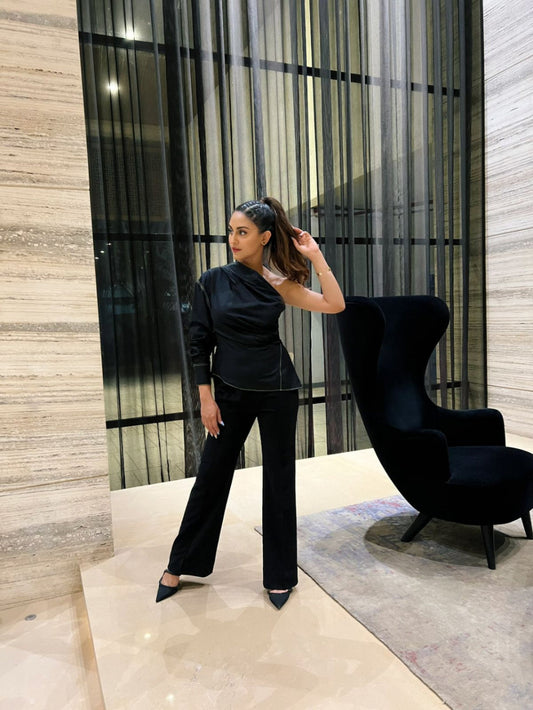 KRYSTLE DSOUZA IN TE ONYX FLEEK SET