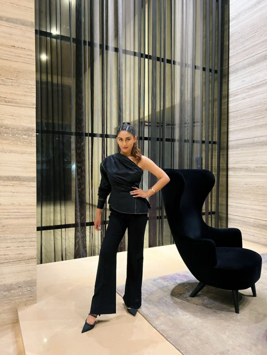 KRYSTLE DSOUZA IN TE ONYX FLEEK SET