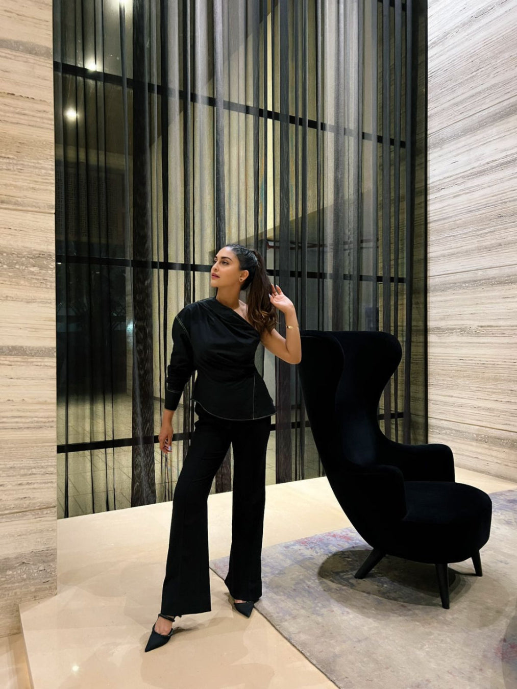 KRYSTLE DSOUZA IN TE ONYX FLEEK SET